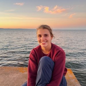 Meet your Posher, Elizabeth